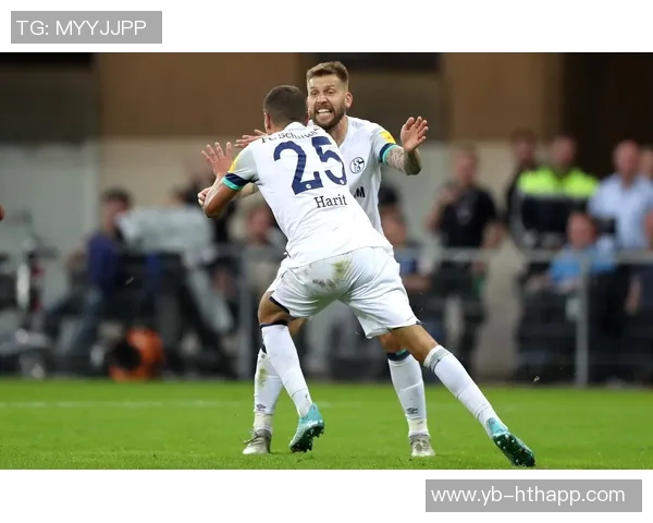 沙尔克04逆转绝杀帕德博恩成功反超升至德乙榜首准备冲击德甲