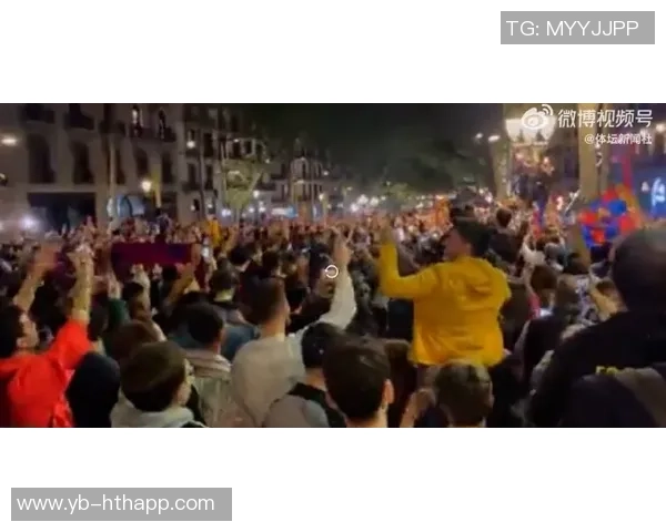 巴黎极端球迷放烟火送别荣誉满载的2025年数十人被警方逮捕